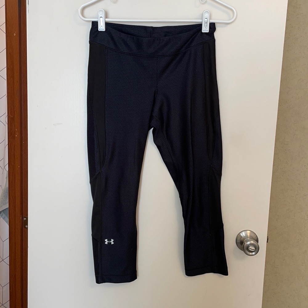 Cropped UA leggings.